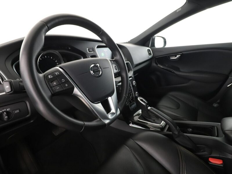 Volvo V40 Cross Country CrossCountry T3 Momentum automat skóra grzane fotele PDC-kamera tempom
