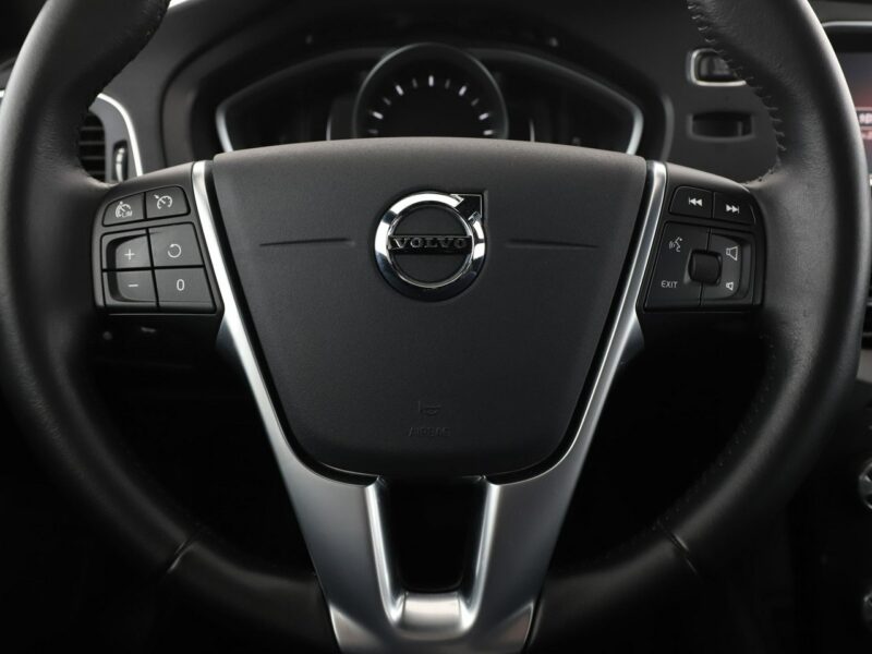 Volvo V40 Cross Country CrossCountry T3 Momentum automat skóra grzane fotele PDC-kamera tempom