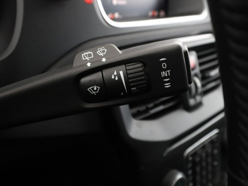 Volvo V40 Cross Country CrossCountry T3 Momentum automat skóra grzane fotele PDC-kamera tempom