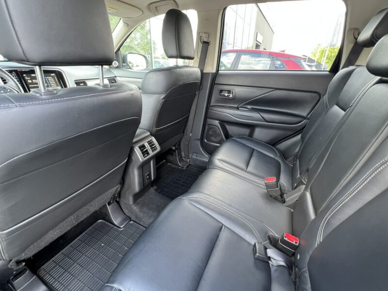 Mitsubishi Outlander 2.0 150KM 4WD CVT Instyle Plus 7os. Pierwszy wł. Skóra Panorama FV23 III (2012-)