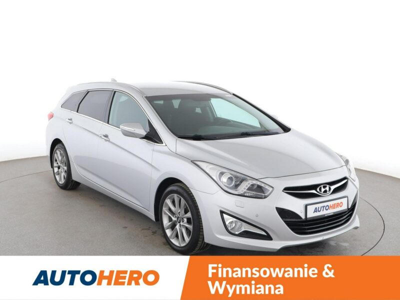 Hyundai i40 grzane fotele navi PDC-kamera hak tempomat xenon