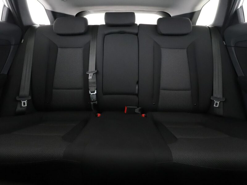 Hyundai i40 grzane fotele navi PDC-kamera hak tempomat xenon