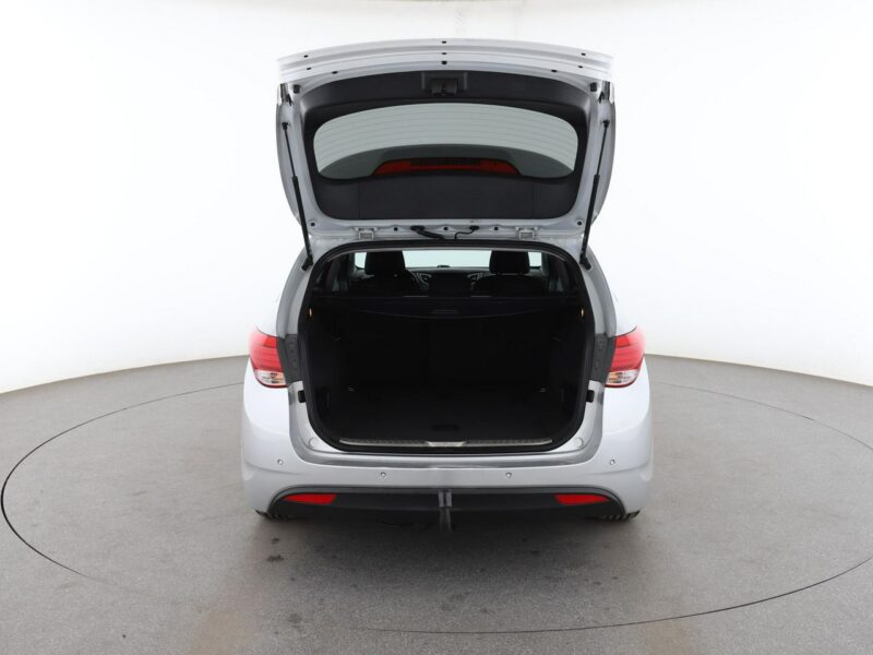 Hyundai i40 grzane fotele navi PDC-kamera hak tempomat xenon