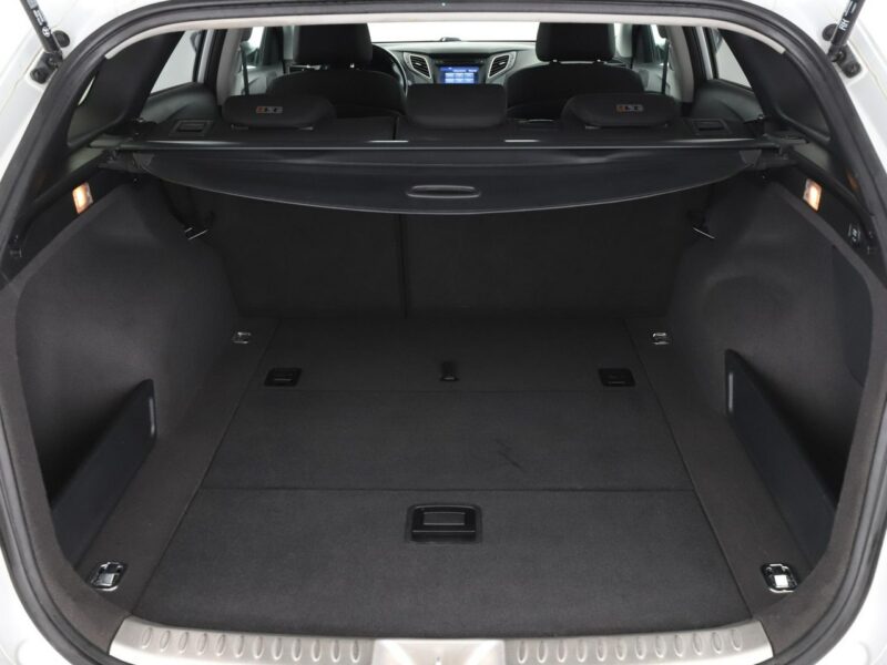Hyundai i40 grzane fotele navi PDC-kamera hak tempomat xenon