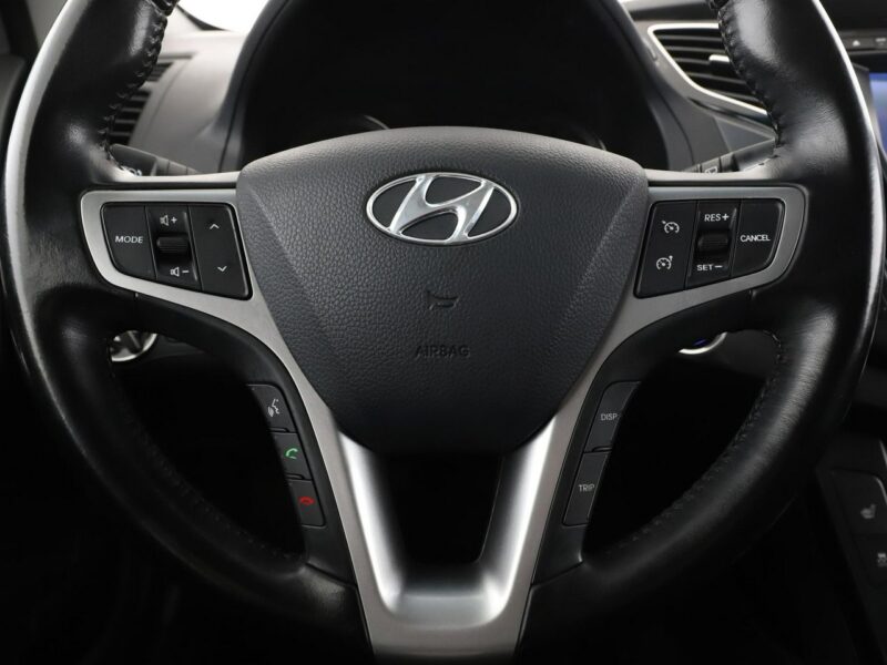Hyundai i40 grzane fotele navi PDC-kamera hak tempomat xenon