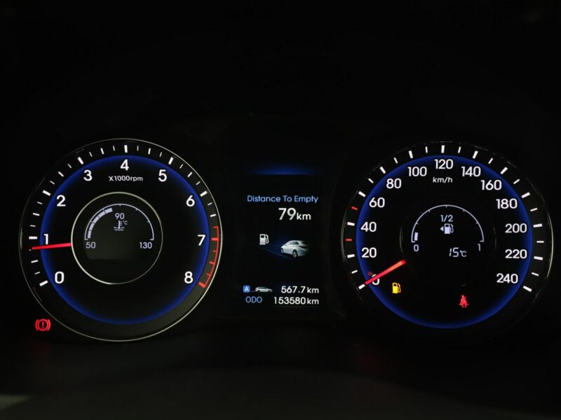 Hyundai i40 grzane fotele navi PDC-kamera hak tempomat xenon