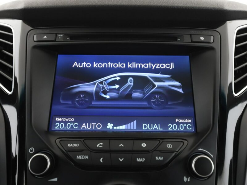 Hyundai i40 grzane fotele navi PDC-kamera hak tempomat xenon