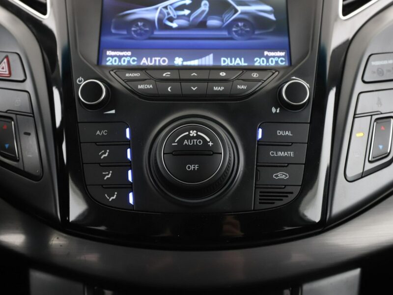Hyundai i40 grzane fotele navi PDC-kamera hak tempomat xenon