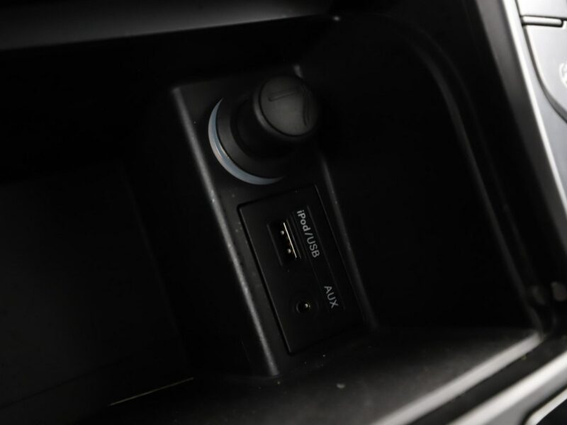 Hyundai i40 grzane fotele navi PDC-kamera hak tempomat xenon