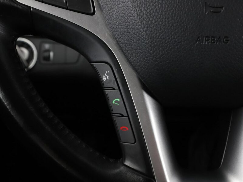 Hyundai i40 grzane fotele navi PDC-kamera hak tempomat xenon