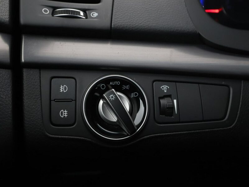 Hyundai i40 grzane fotele navi PDC-kamera hak tempomat xenon