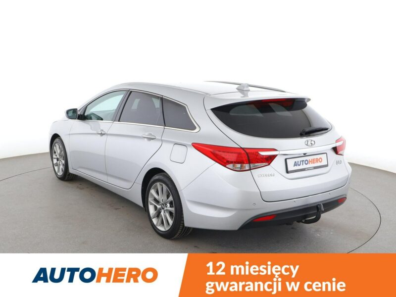 Hyundai i40 grzane fotele navi PDC-kamera hak tempomat xenon