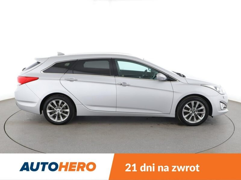 Hyundai i40 grzane fotele navi PDC-kamera hak tempomat xenon