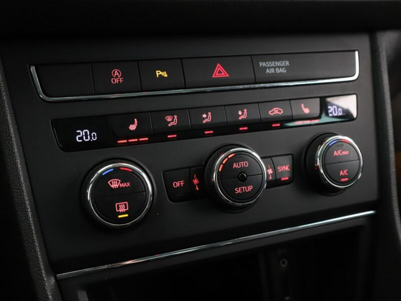 Seat Leon navi klima auto grzane fotele kamera i czujniki parkowania III (2012-)