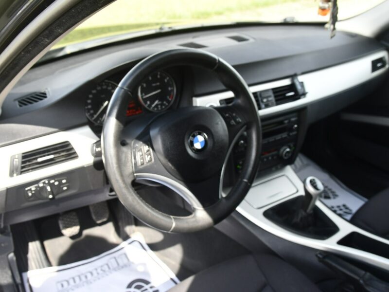 BMW 318 2,0benz Klimatr 2str. Podgrzew.Fotele.Parktronic,kredyt.OKAZJA E90 (2005-2012)