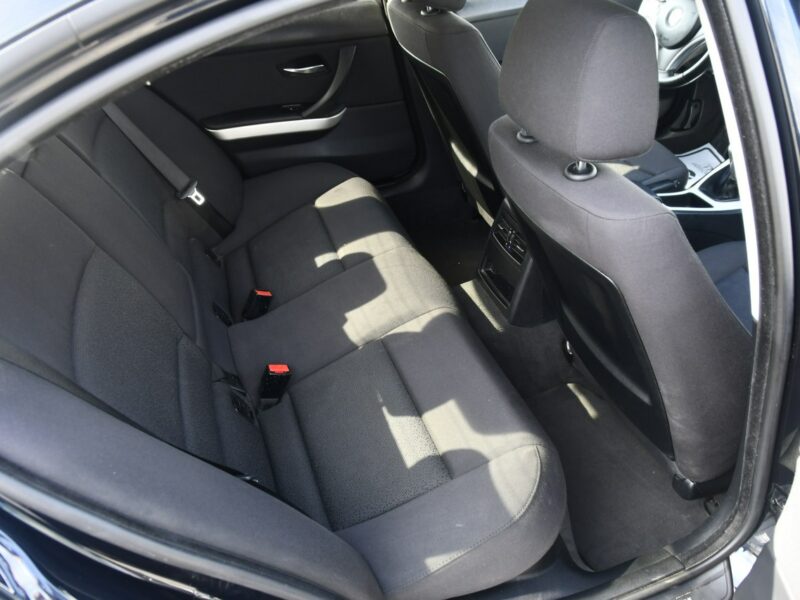BMW 318 2,0benz Klimatr 2str. Podgrzew.Fotele.Parktronic,kredyt.OKAZJA E90 (2005-2012)
