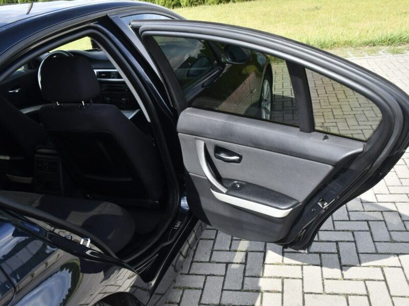 BMW 318 2,0benz Klimatr 2str. Podgrzew.Fotele.Parktronic,kredyt.OKAZJA E90 (2005-2012)