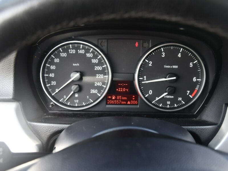BMW 318 2,0benz Klimatr 2str. Podgrzew.Fotele.Parktronic,kredyt.OKAZJA E90 (2005-2012)