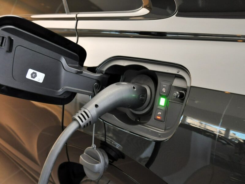 Audi Q8 55TFSIe Quattro Sline B&O Virtual MatrixLed Kamery360 TempomatAC Alu21