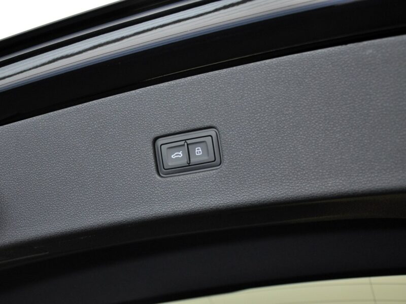 Audi Q8 55TFSIe Quattro Sline B&O Virtual MatrixLed Kamery360 TempomatAC Alu21