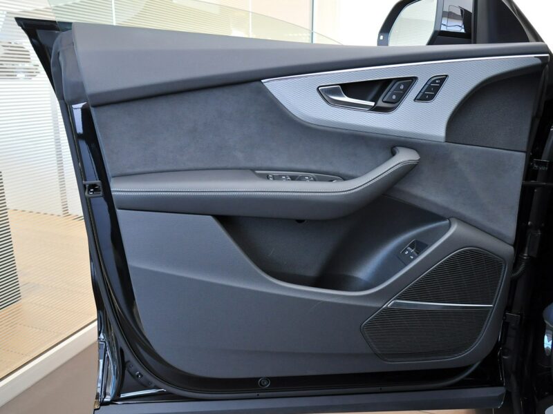 Audi Q8 55TFSIe Quattro Sline B&O Virtual MatrixLed Kamery360 TempomatAC Alu21
