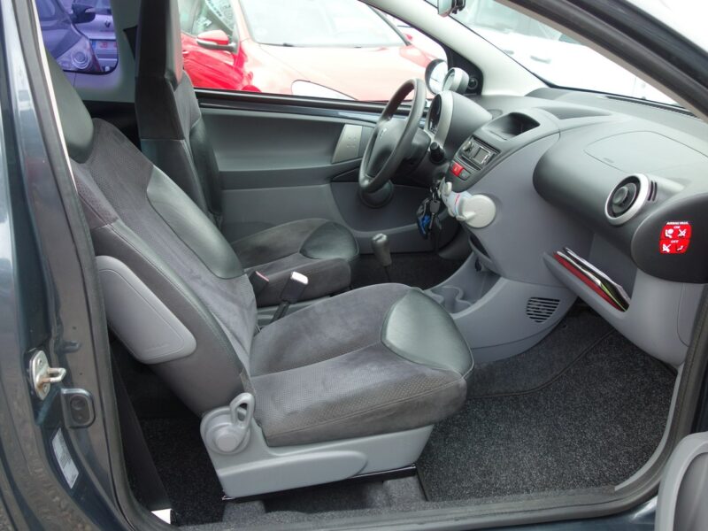 Peugeot 107 Peugeot 107 2008r 1.0 benzyna klima przebieg 97 tyś 2 komplety kół