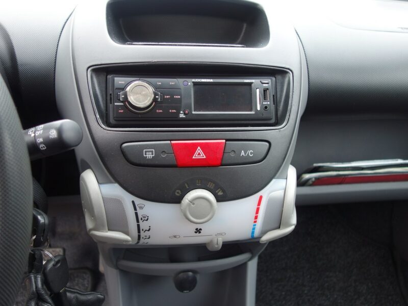 Peugeot 107 Peugeot 107 2008r 1.0 benzyna klima przebieg 97 tyś 2 komplety kół
