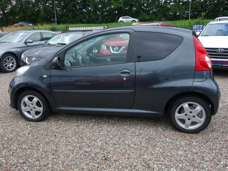 Peugeot 107 Peugeot 107 2008r 1.0 benzyna klima przebieg 97 tyś 2 komplety kół
