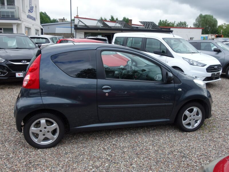 Peugeot 107 Peugeot 107 2008r 1.0 benzyna klima przebieg 97 tyś 2 komplety kół
