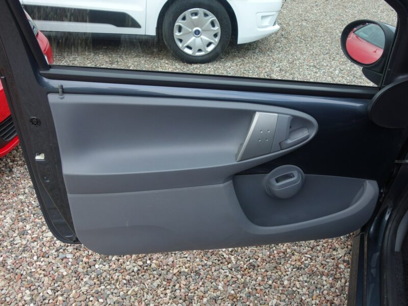 Peugeot 107 Peugeot 107 2008r 1.0 benzyna klima przebieg 97 tyś 2 komplety kół