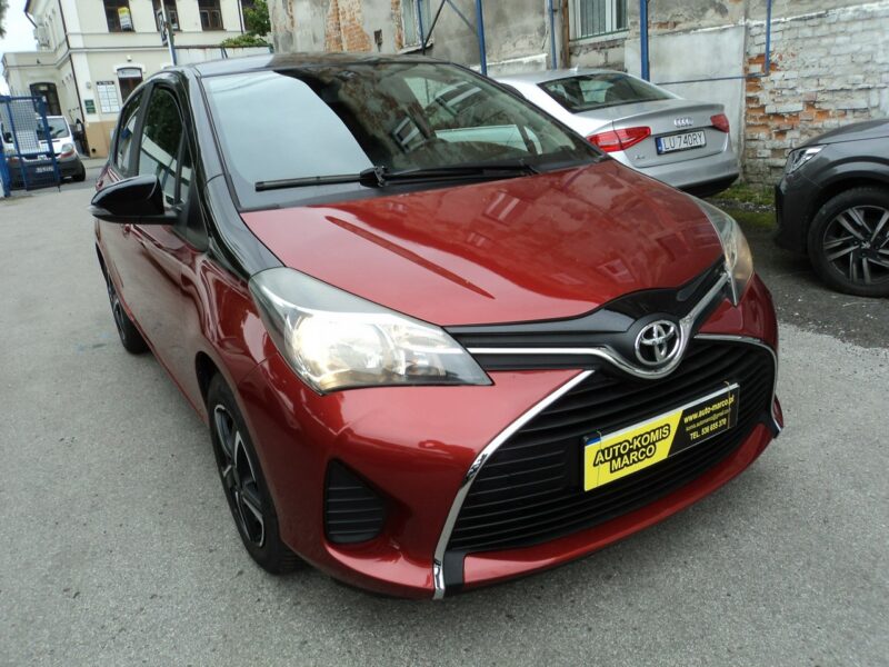 Toyota Yaris sprzedam ŁADNĄ toyote YARIS Z2015r b+gaz III (2011-2019)