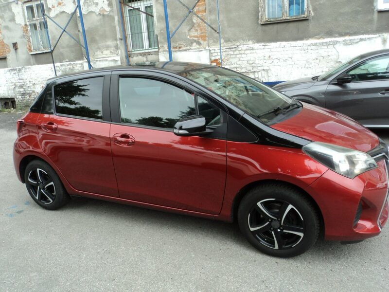 Toyota Yaris sprzedam ŁADNĄ toyote YARIS Z2015r b+gaz III (2011-2019)
