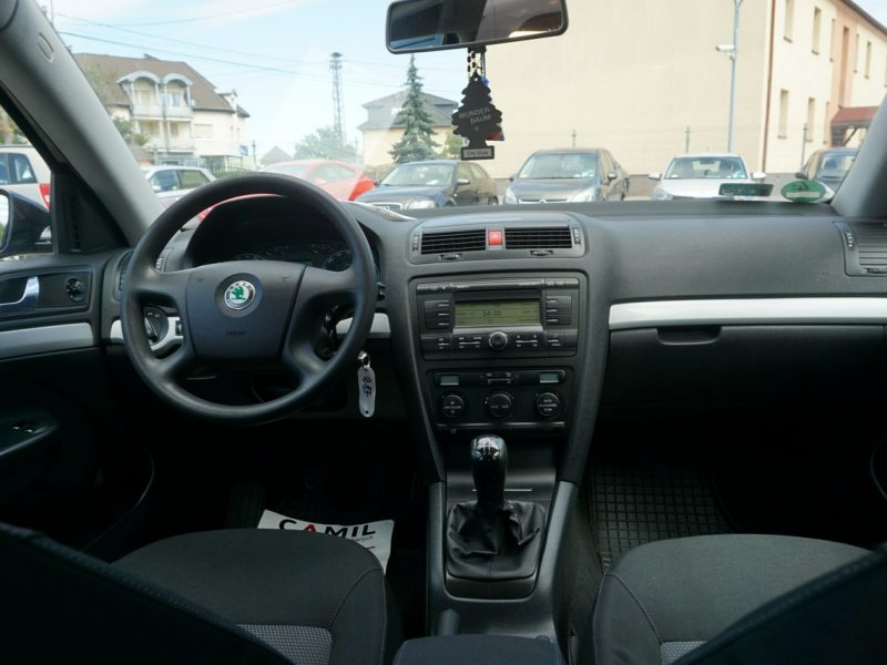 Škoda Octavia 1.6 Benzyna 102KM z klimatyzacją, zarejestrowana, ubezpieczona, II (2004-2013)