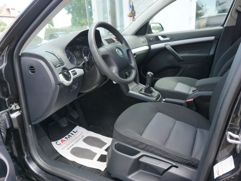 Škoda Octavia 1.6 Benzyna 102KM z klimatyzacją, zarejestrowana, ubezpieczona, II (2004-2013)