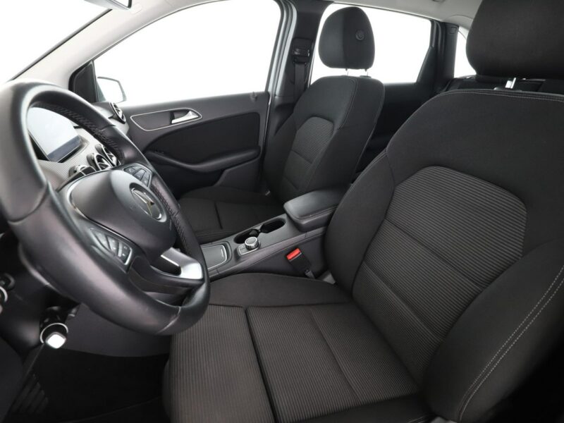 Mercedes B 180 automat full LED navi klima kamera i czujniki parkowania W247 (2018-)