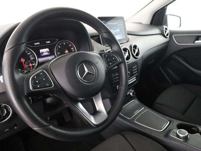 Mercedes B 180 automat full LED navi klima kamera i czujniki parkowania W247 (2018-)