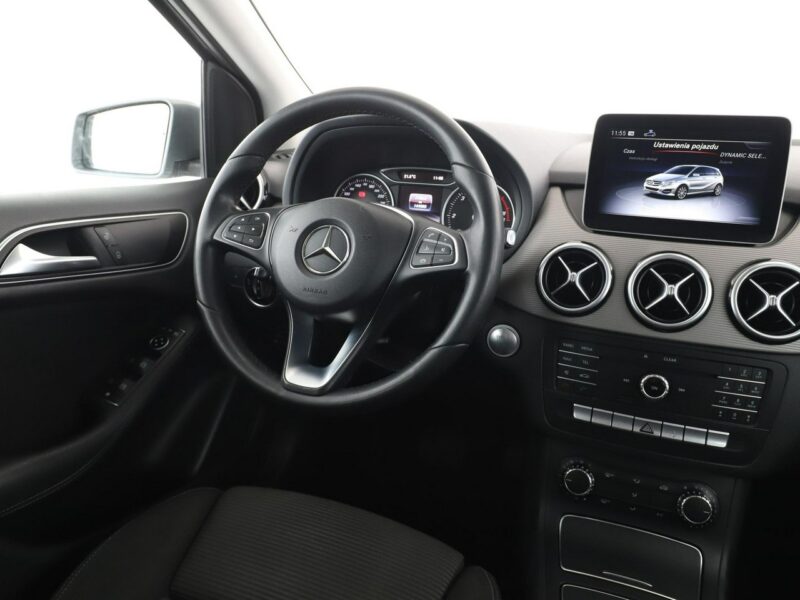 Mercedes B 180 automat full LED navi klima kamera i czujniki parkowania W247 (2018-)