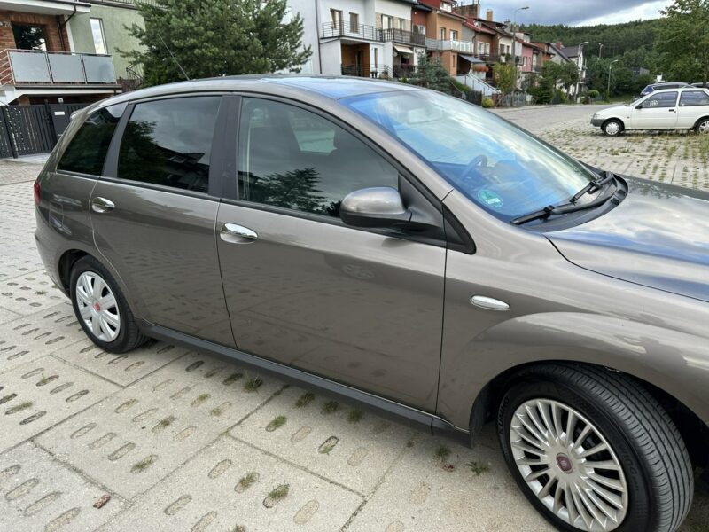 Fiat Croma Niezawodna, mocna benzyna, symboliczny przebieg, drugie koła, zarej. II (2005-)