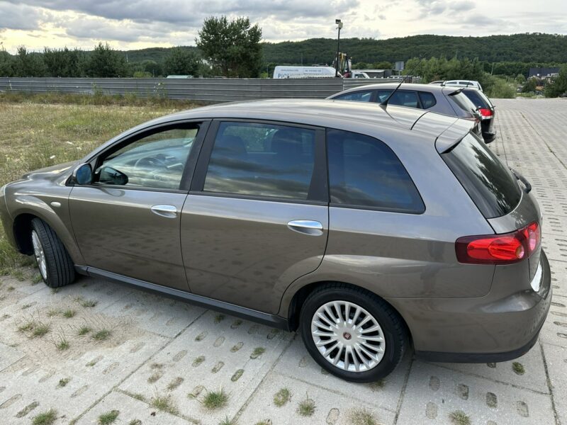 Fiat Croma Niezawodna, mocna benzyna, symboliczny przebieg, drugie koła, zarej. II (2005-)