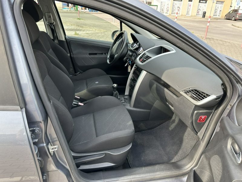 Peugeot 207 Oszczędna benzyna, 5 drzwi, klimatyzacja, isofix, tempomat, Bluetooth