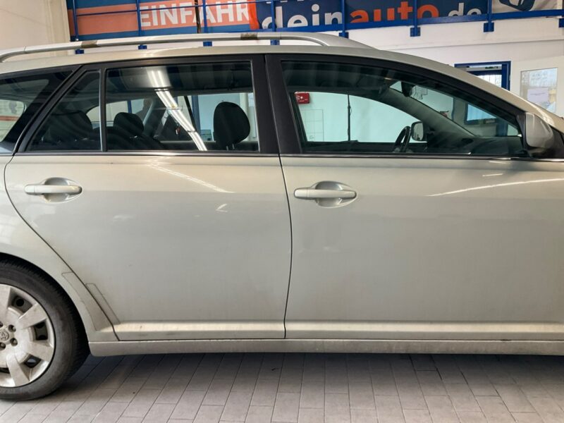 Toyota Avensis Niezawodna, mocna benzyna, symboliczny przebieg, klimatronik, zadbana II (2003-2009)