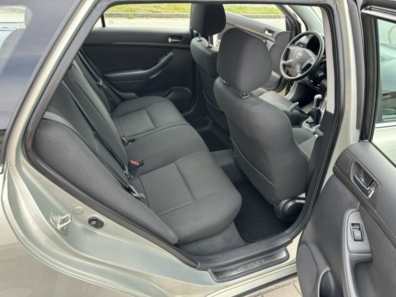 Toyota Avensis Niezawodna, mocna benzyna, symboliczny przebieg, klimatronik, zadbana II (2003-2009)
