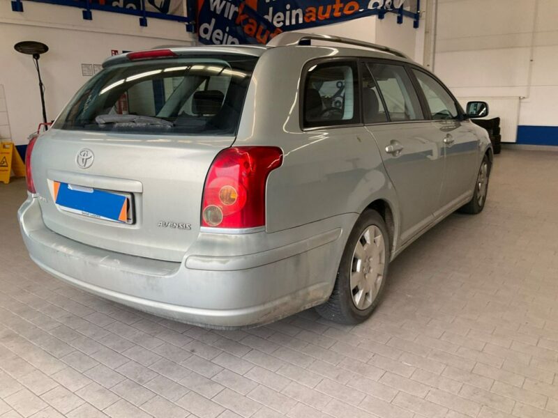 Toyota Avensis Niezawodna, mocna benzyna, symboliczny przebieg, klimatronik, zadbana II (2003-2009)