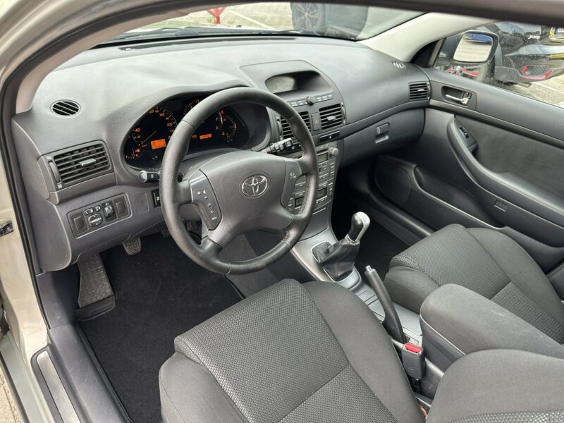 Toyota Avensis Niezawodna, mocna benzyna, symboliczny przebieg, klimatronik, zadbana II (2003-2009)