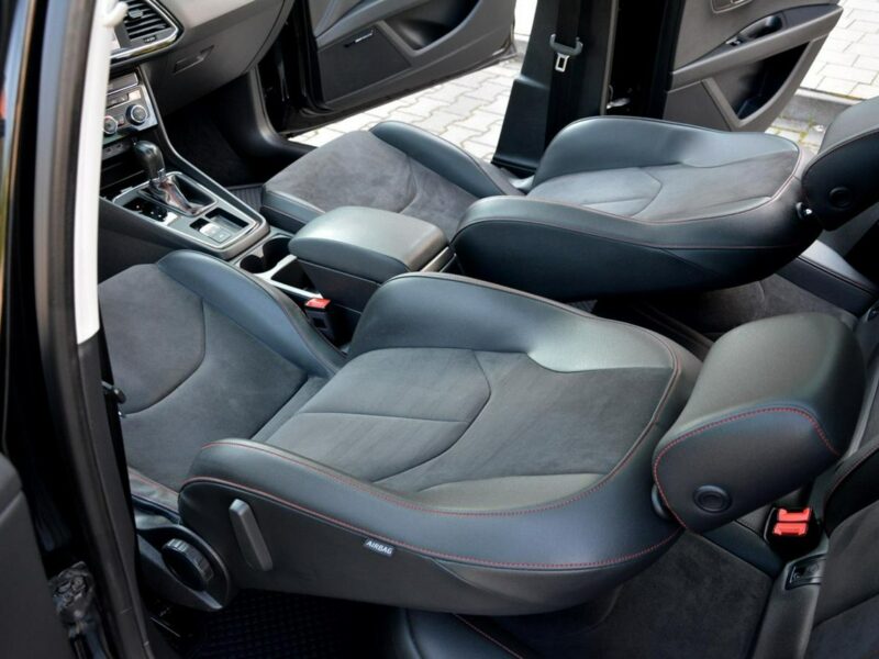 Seat Leon FR_Full Led Skóry Navi Panorama Radar ACC Seat Sound 2xParktr Alu 18 II (2005-2012)
