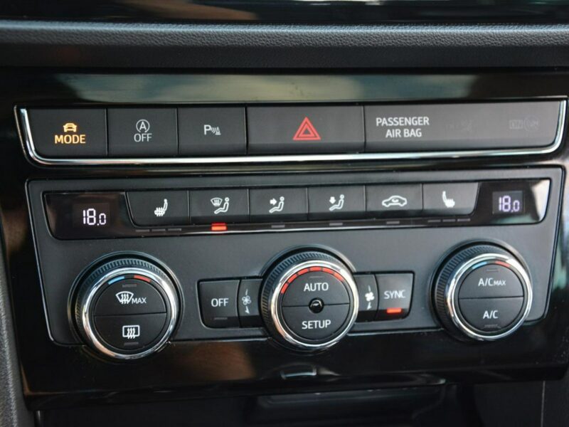 Seat Leon FR_Full Led Skóry Navi Panorama Radar ACC Seat Sound 2xParktr Alu 18 II (2005-2012)