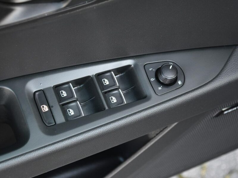 Seat Leon FR_Full Led Skóry Navi Panorama Radar ACC Seat Sound 2xParktr Alu 18 II (2005-2012)