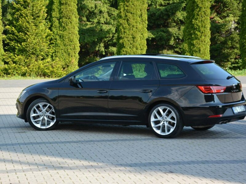 Seat Leon FR_Full Led Skóry Navi Panorama Radar ACC Seat Sound 2xParktr Alu 18 II (2005-2012)