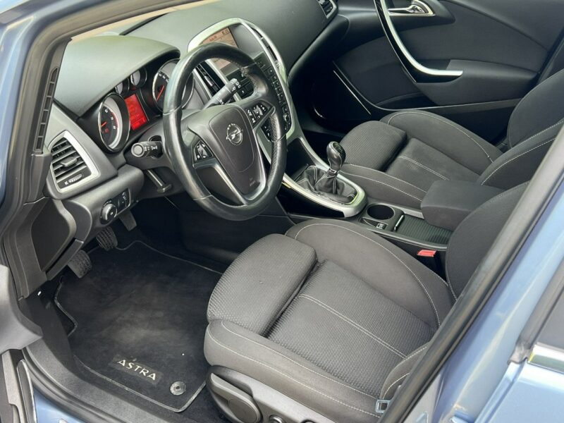 Opel Astra Opel Astra Opłacony Benzyna Bezwypadkowy TOP J (2009-2019)