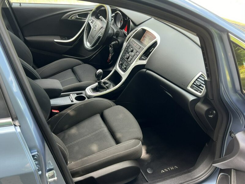 Opel Astra Opel Astra Opłacony Benzyna Bezwypadkowy TOP J (2009-2019)
